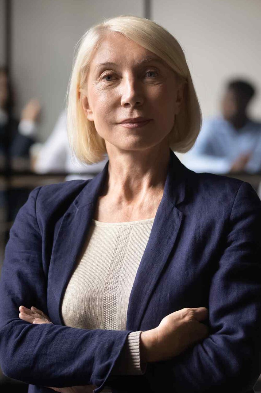 https://www.linqint.com/wp-content/uploads/2019/02/team_04-850x1280.jpg