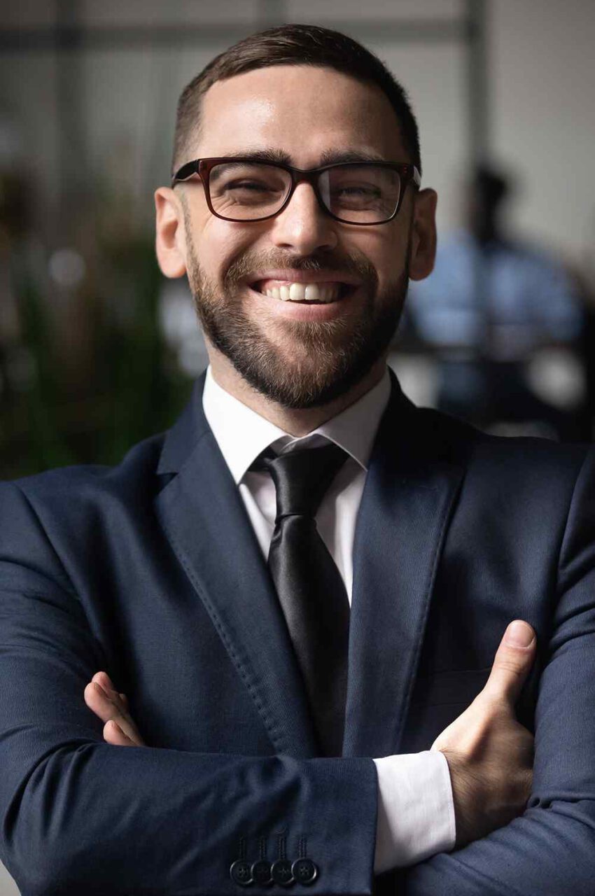 https://www.linqint.com/wp-content/uploads/2020/08/team_05-850x1280.jpg